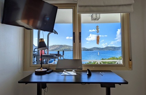 Fraile Apartment | Serene, Modern Apartment with Ocean View Balcony