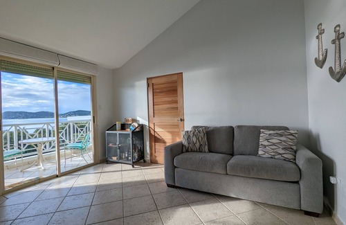 Fraile Apartment | Serene, Modern Apartment with Ocean View Balcony