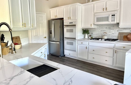 Araby House | Serene Modern Desert Home: Private Pool, Spa, and Backyard - Pet Friendly!
