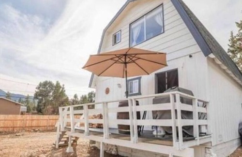 Big Bear Cabin | Serene Mountain Cabin Perfect 4 Relaxation & Adventure Private Office huge yard