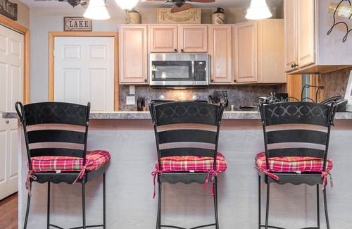 Pocono Pines House | Serene mountain escape in beautiful Lake Naomi