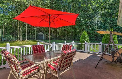 Orchard Park Apartment | Serene Orchard Park Apartment Large Yard and Patio!