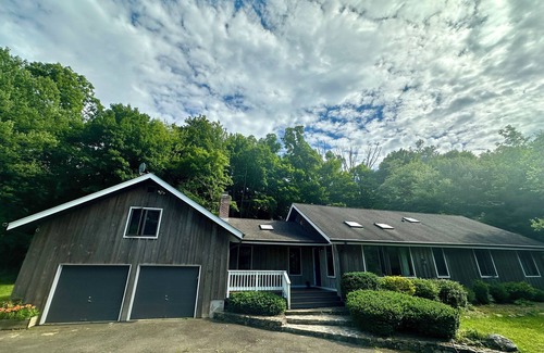 Mount Kisco House | Serene Retreat in the Hills of Westchester