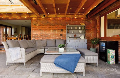 Netley House | Serene Riverside: 6BR Luxury Retreat in Curdridge