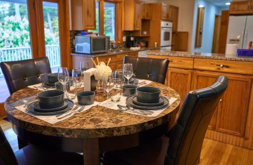 Cuddebackville House | Serene Rustic Retreat with Lake