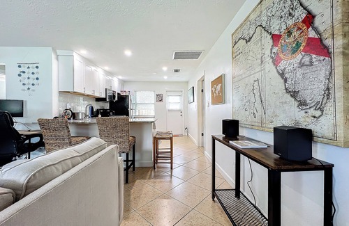 Sarasota Springs House | Serene Sarasota Retreat with King Bed, Full Kitchen, Fast Wi-Fi and A/C