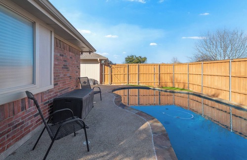 Wylie House | Serene Suburbia Getaway in Wylie
