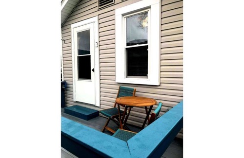 Geneva-on-the-Lake House | Serene Suite right off GOTL Strip! Sleeps 2!
