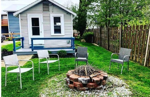 Geneva-on-the-Lake House | Serene Suite right off GOTL Strip! Sleeps 2!