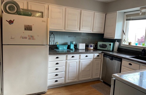 Point Roberts Cottage | Serene Sunrise 2 bdrm Cottage with Ocean and Mountain Views in Point Roberts
