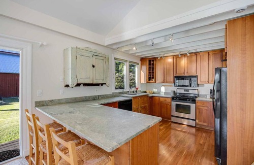 Hillsmere House | Serene Sunsets at Historic Waterfront Home