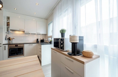 Safenwil House | Serene Swiss Apt | scenic balcony views + parking + hi-speed wifi