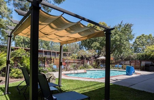 Barron Park House | Serene Unit with Outdoor Heated Pool, Free Parking & Breakfast Near Stanford