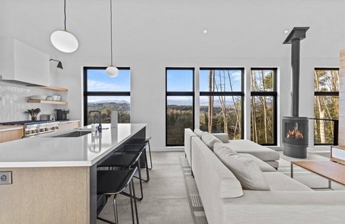 Stowe Hollow House | Serene Vista Manor, Modern and New - The Thomas