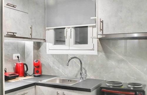 Kamari Apartment | Serenite Santorini 2 Bd Getaway and Stunning Sea View