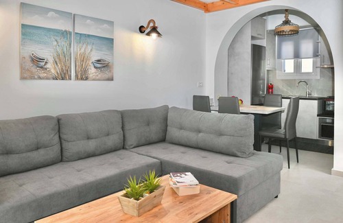 Kamari Apartment | Serenite Santorini 2 Bd Getaway and Stunning Sea View