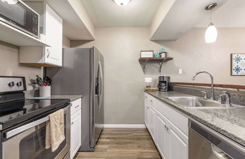 Table Rock Condo | Serenitee Pointe - 2 Bd 2 Bath Indoor Outdoor Pool, Hot tub