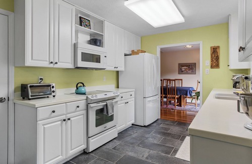 Hendersonville House | Serenity Abode of Hendersonville