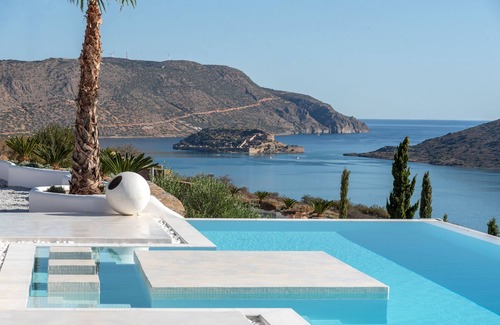 Mavrikiano Villa | Serenity Art Villa