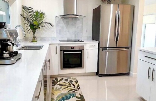 Deerfield Beach House | Serenity at the Cove with a Spa mins from Beach