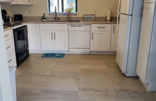 Tavernier House | Serenity Beach House - 2 blocks from Harry Harris Park/Beach/Ocean/Boat ramp