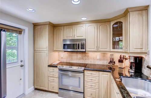 Bel Air Apartment | Serenity by the sea, 2 bedroom +den, 2 bath across the street from the beach