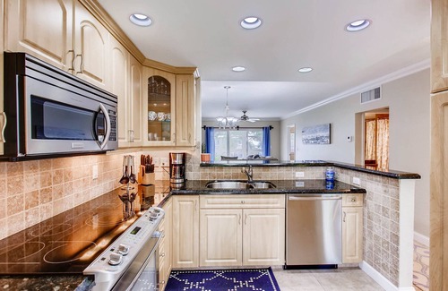 Bel Air Apartment | Serenity by the sea, 2 bedroom +den, 2 bath across the street from the beach