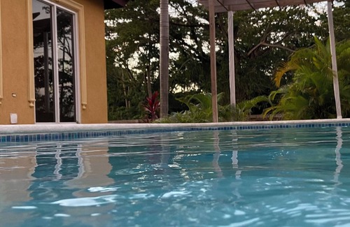 Runaway Bay Apartment | Serenity Escape