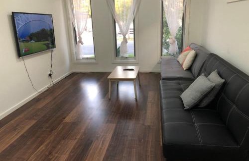 Pakenham Apartment | Serenity Home 11 by Hiverooms