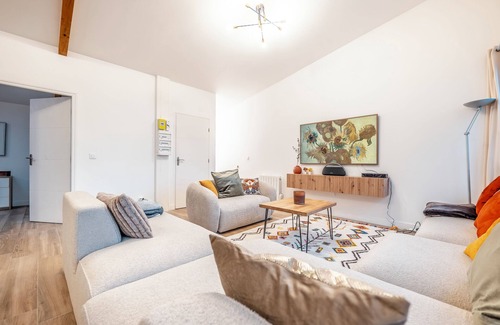 Monmousseau-Verollot Condo | Serenity House - metro line 7 + parking lot