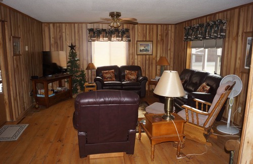 Waverly Cabin | Serenity in our 3-bedroom lodge in rural Florence
