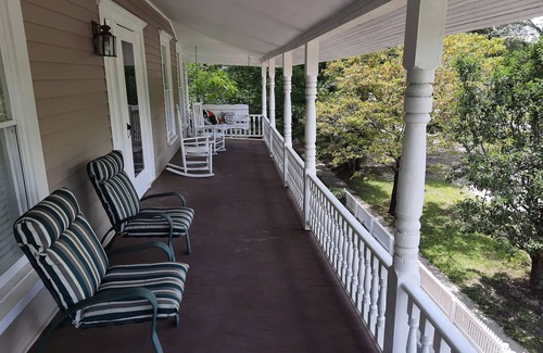 Cobbtown House | Serenity Inn a Place to relax and get refreshed