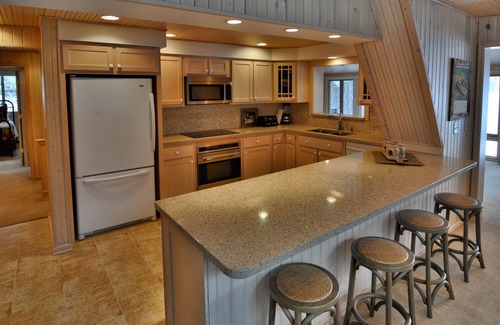 Cable House | Serenity On Lake Owen 5 Bedroom Hotel Room by RedAwning