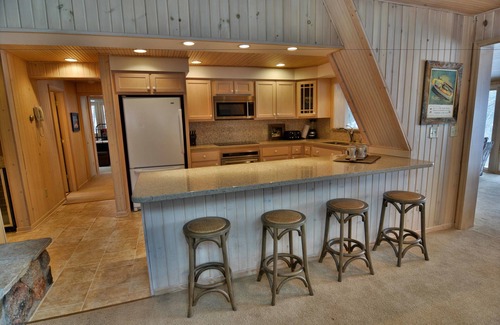 Cable House | Serenity On Lake Owen 5 Bedroom Hotel Room by RedAwning