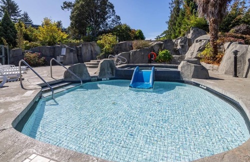 Regional District of Nanaimo Condo | Serenity on the Bay - 1BDRM - Full Kitchen