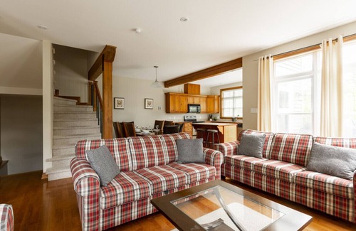 Mont-Tremblant Ski Chalet | Serenity Peaks Lodge by InstantSuites-LaBete Golf