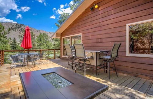 Cascade-Chipita Park House | Serenity Pines Hideaway w/HotTub