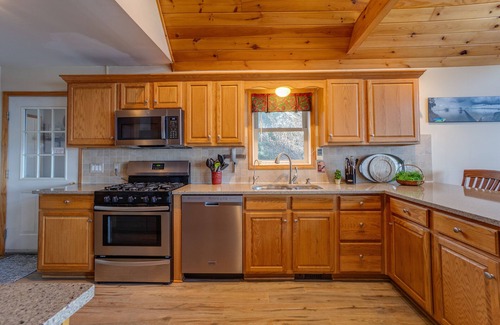 Town of Torrey House | Serenity Place: lake home with hot tub, pool table/game room, and private lakefront