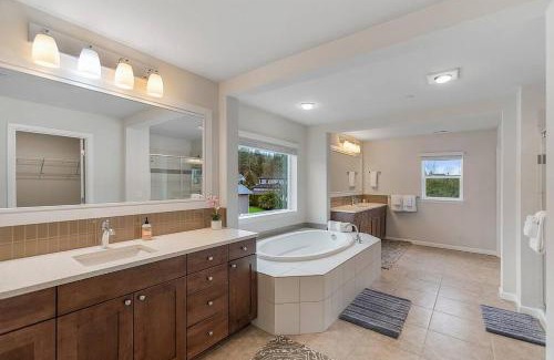 Kenmore House | Serenity Shores in Kenmore