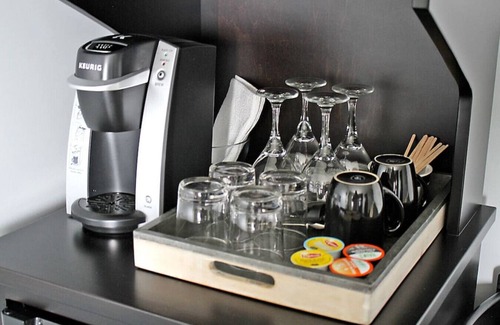 Berlin Apartment | Serenity Suite · Romantic Getaway on Main Street - Serenity Suite