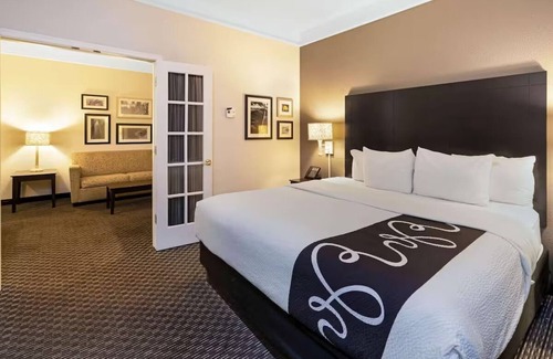 Superstition Springs Hotel | Serenity Suite with Pool View, La Quinta Inn - Ideal Mesa Getaway