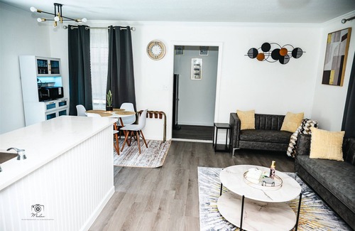 Southside House | SERENITY SUITEnSerenity/Mayo/UNF/Town center