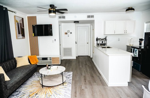 Southside House | SERENITY SUITEnSerenity/Mayo/UNF/Town center