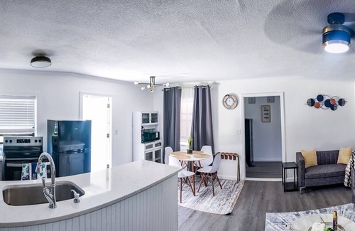 Southside House | SERENITY SUITEnSerenity/Mayo/UNF/Town center