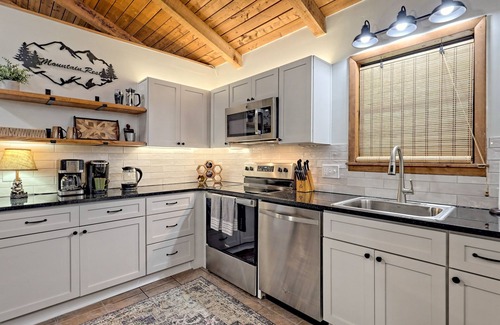 Blairsville Cabin | “Serenity Wow!” Cabin on the Creek Close to Town
