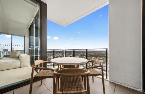 Burleigh Heads Apartment | Sereno - Luxury Ocean Views With Pool And Gym