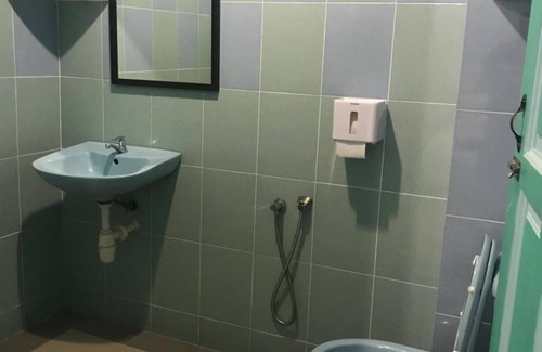 Kampung Kuala Parit Hotel | Seri Kangsar KK Hotel
