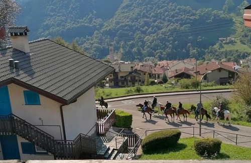 Serina Ski Chalet | Serina Chalet: Mountain Apartment with Panoramic Terrace, WiFi, and Parking