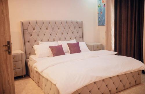 Ibadan Apartment | Serviced 3Bed Duplex in Oba Akinyele Street, off Rotimi Williams, Bodija