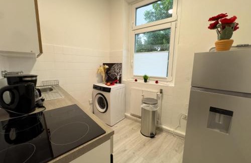 Oberhausen Apartment | Serviceroom24 - Apartment 1 in Oberhausen WLAN - Smart-TV - 24-7 Check-in und Küche